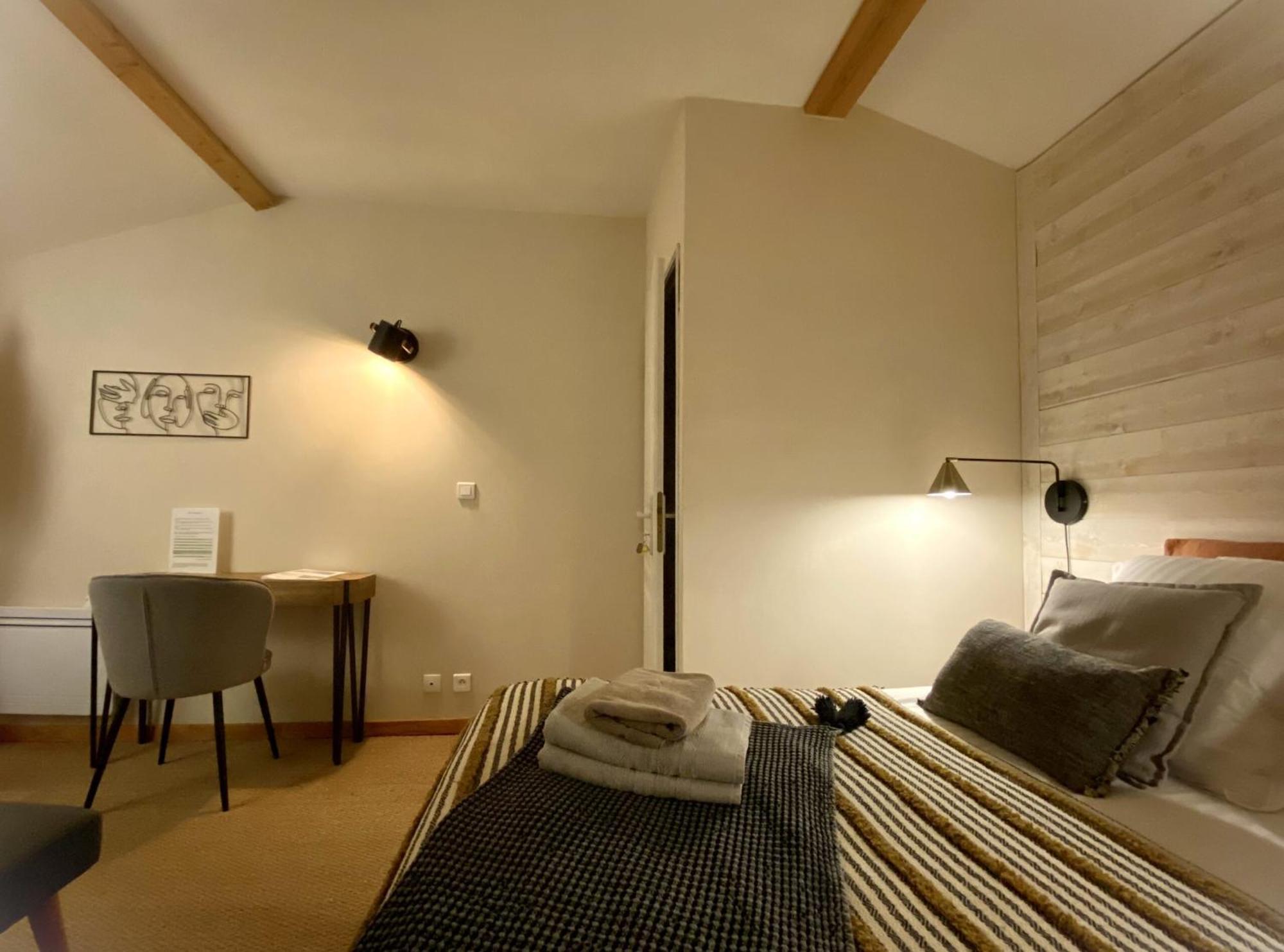 Le Logis De La Brumanderie - Saintes Fontcouverte  Rom bilde